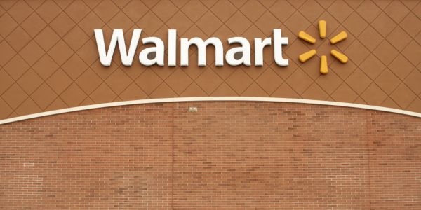 Wal-Mart Results Miss Estimates as Currency Crimps Earnings