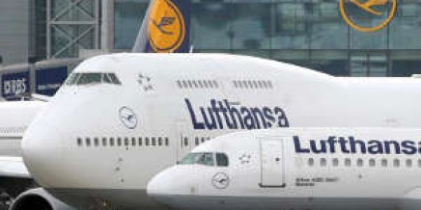 Lufthansa Pays Cabin Crew to Work Days Off as Sick Rate Climbs