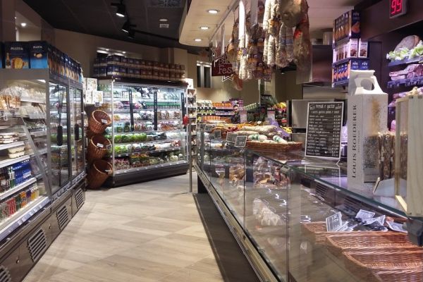 Simply Italia Opens First Premium Store in Milan