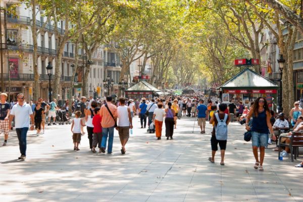 Spanish Retail Sales' Recovery Edges Up In August