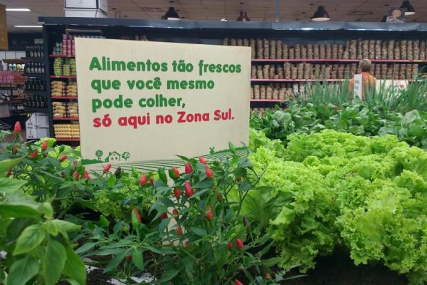 Brazilian Supermarket Enables Consumers To Pick Vegetables