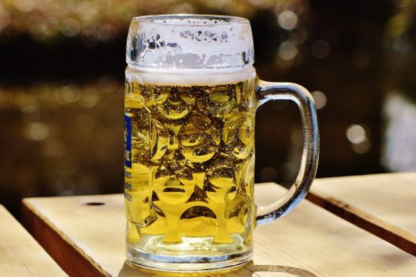Russians Toast Recession as Pubgoers Drink ‘Less But Better’