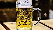 Russians Toast Recession as Pubgoers Drink ‘Less But Better’