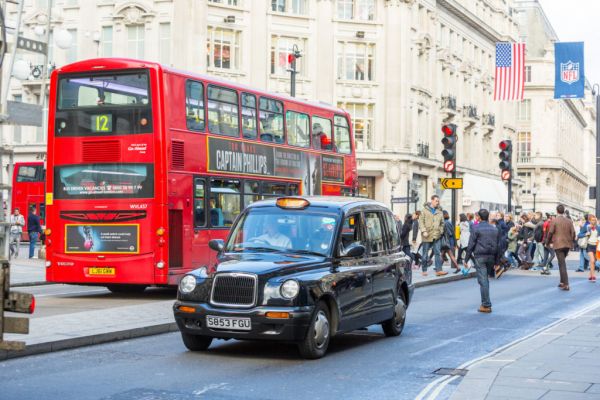 UK Consumer Spending Barely Grows, Restraining Economy