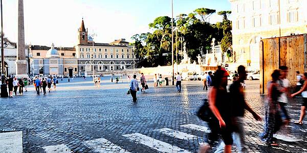 Italian Consumer Confidence Falls in Setback for Renzi’s Plans