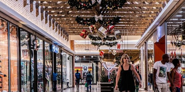 If US Retail is Dying, Why Is Money Pouring Into Malls?