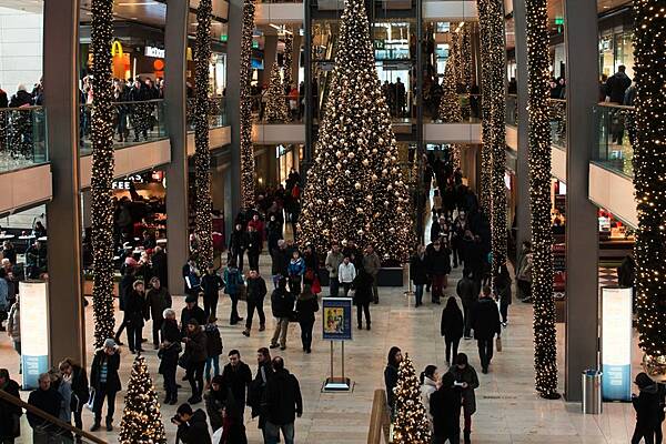 High-Income Shoppers To Boost US Holiday Spending 6% This Year