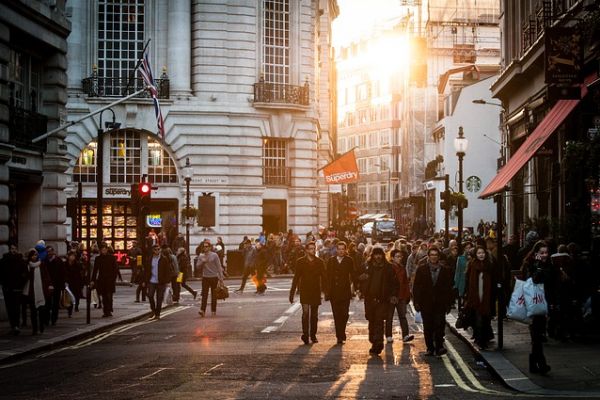 UK Economy Can't Count On Consumer Momentum As Shoppers Flag