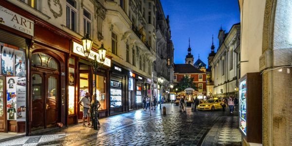 Czechs Drop Shop Reopening Plan Amid COVID Surge