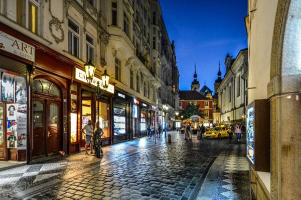 Czechs Drop Shop Reopening Plan Amid COVID Surge