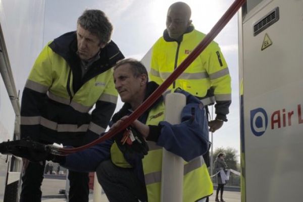 Carrefour Opens First Biomethane Stations In France