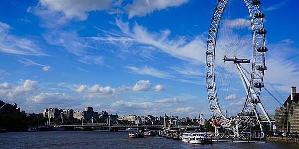 UK Consumer Spending Weakens With Sharp Slowdown In April