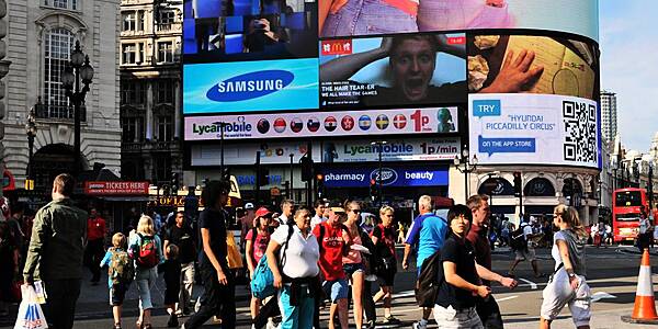 UK Consumer Confidence Wilts Under Cost-Of-Living Crisis: GfK