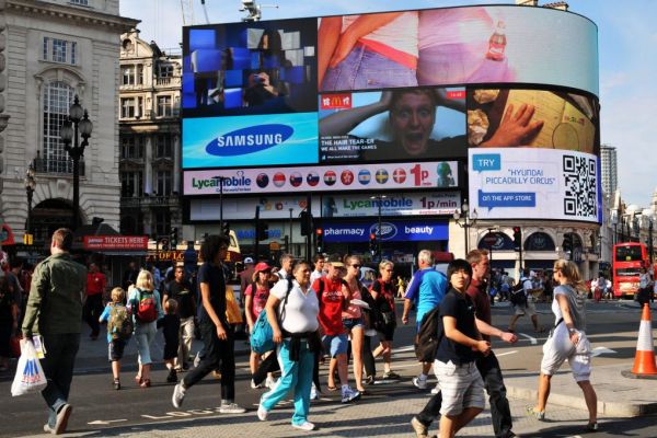 UK Shoppers Rein In Spending As Brexit Nears