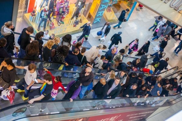 U.K. Consumer Pullback Sees Worst Year for Spending Since 2012