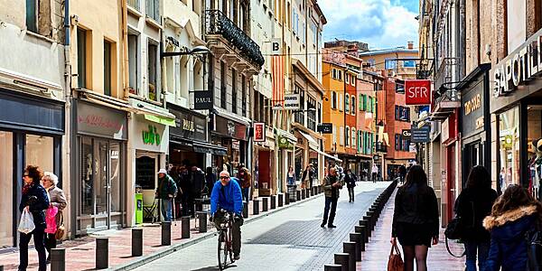 French Supermarkets To Face Same Lockdown Limits As Small Shops: Minister