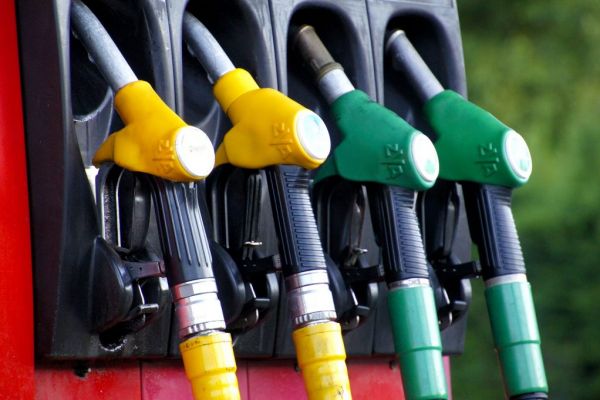 UK Retail Sales Decline Despite Panic Buying Of Fuel