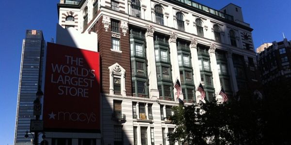 Hudson’s Bay Said to Hold Early Takeover Talks With Macy’s