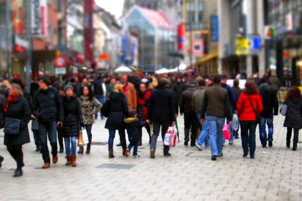 Italy Consumer Confidence Falls Ahead Of Christmas Season