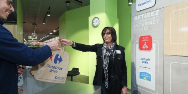 France's Carrefour Opens First Pedestrian Drive Outlets In Paris