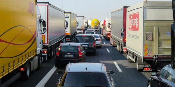 EU Targets 30% Cut In Truck CO2 Emissions By 2030