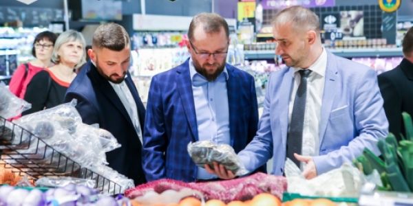 Carrefour Signs First Farmer Contracts In Poland