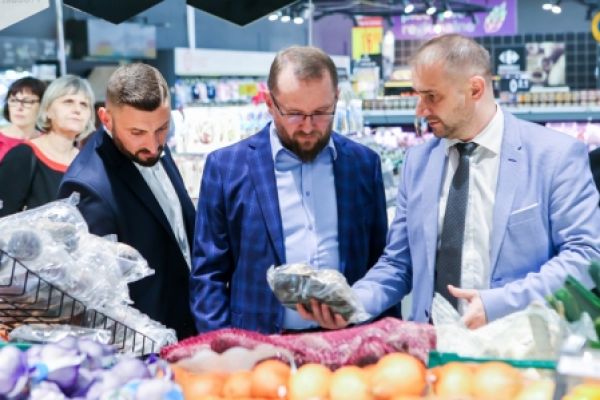 Carrefour Signs First Farmer Contracts In Poland