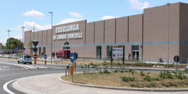 Italy's Esselunga Hires Zaoui To Weigh Up Stock Market Listing