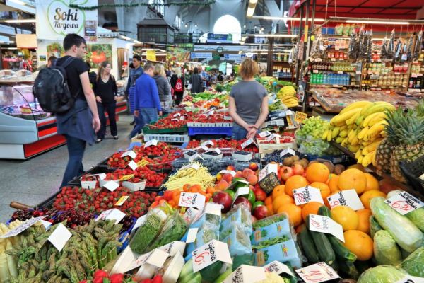 More Than Half Of Poles Mainly Buy Products On Promotion: Study