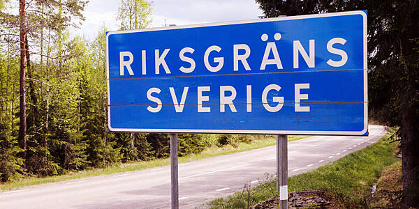 Norwegians Shopping In Sweden More, Spending Less In Home Market