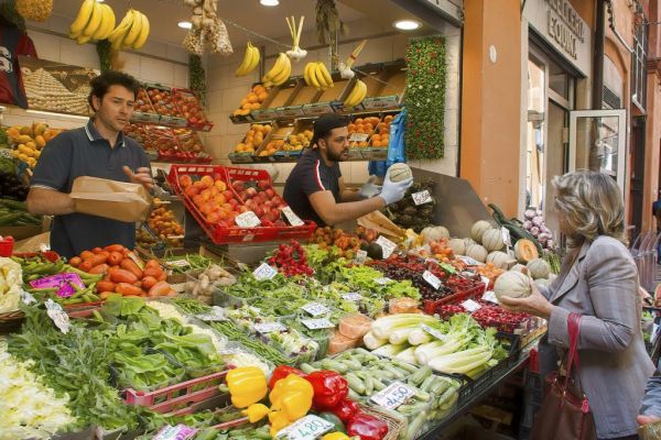 One Third Of Italians Regularly Buy Local Products: Study