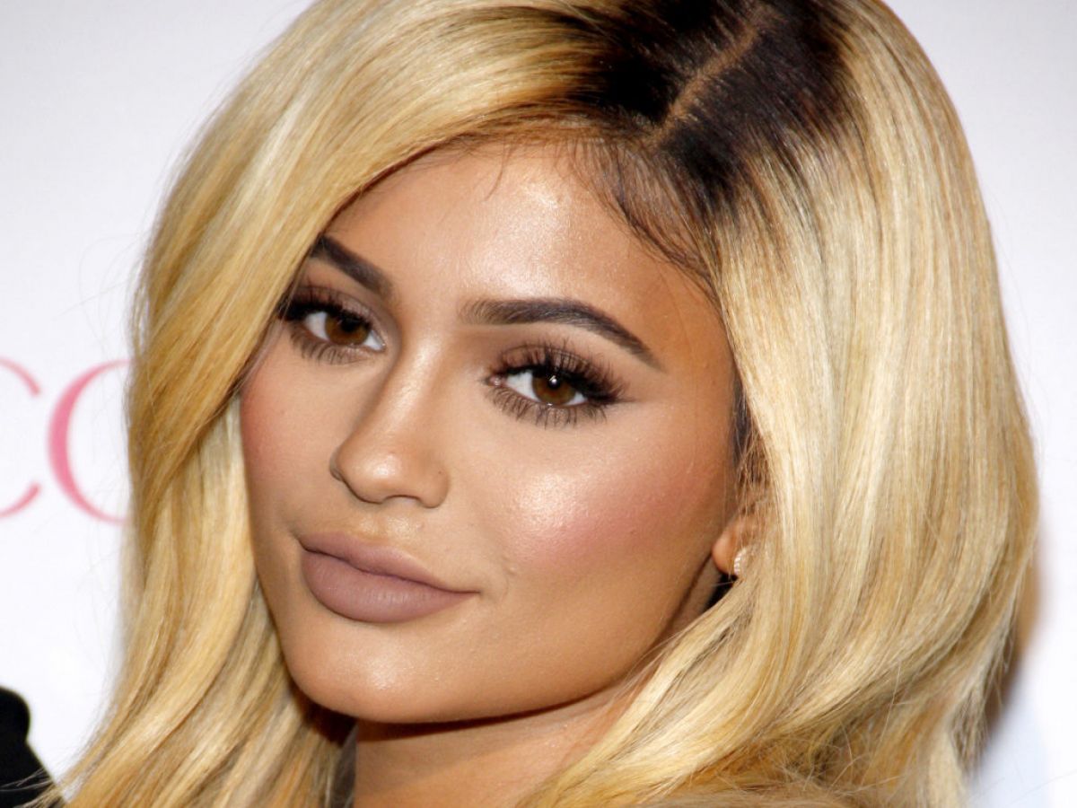 Kylie Jenner sells stake in cosmetics company for $600m - Latest News