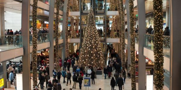 Shoppers More Likely To Shop Both Online And Offline This Holiday Season: Study