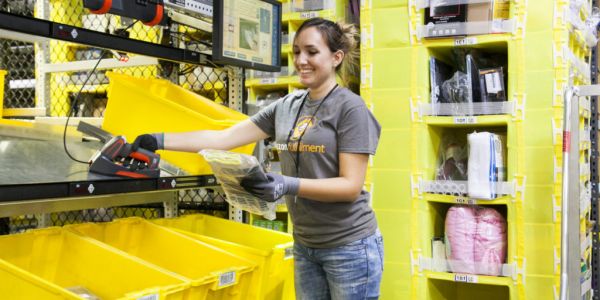 Amazon Holiday Sales Jump As One-Day Shipping Pays Dividends