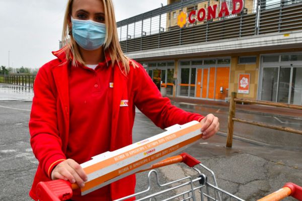 Italy's Conad Tests Disposable Handle Covers For Shopping Carts