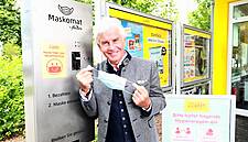 Netto Marken-Discount Tests Mask Dispensing Machine In Munich