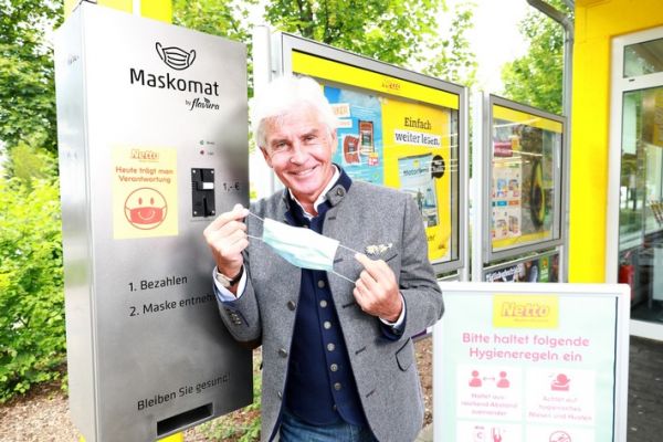 Netto Marken-Discount Tests Mask Dispensing Machine In Munich