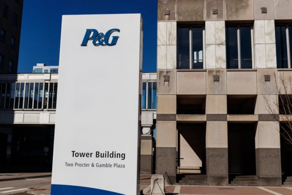 P&G Beats Sales Forecast, Raises Outlook