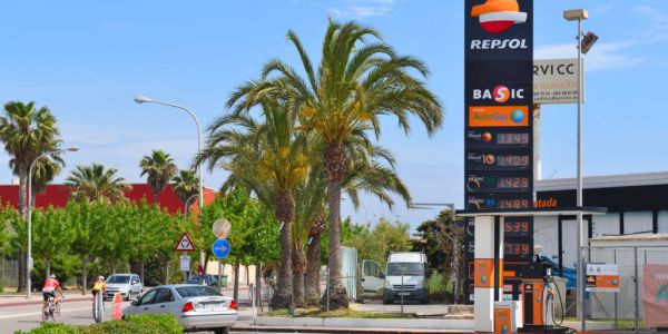 Spain's Repsol Cuts Dividend, Ups Low-Carbon Share Of Spending