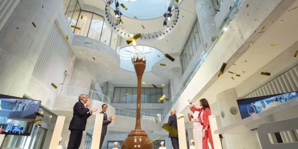 Roger Federer Unveils Huge Chocolate Fountain In New Lindt Chocolate Museum