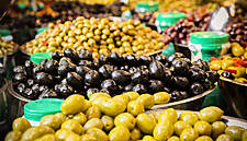 Spain Says US Should Waive Tariffs On EU Goods As Wine, Olives Hit