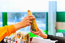Poland's Żabka Introduces Meat-Free Hot Dog