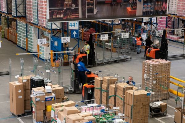 Albert Heijn Offers Wage Hike, Early Retirement For Logistics Workers