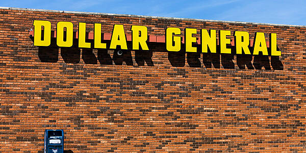 Dollar General Raises Profit Forecast; Dollar Tree Beats Sales Estimates