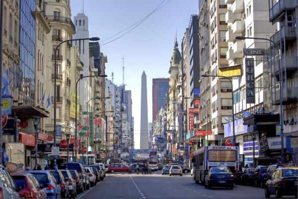 Argentine Shoppers Face Daily Race For Deals As Inflation Soars Above 100%