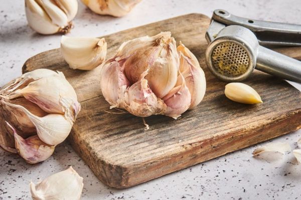 Coop Switzerland Introduces 'Ünique' Swiss Garlic