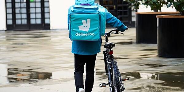 Deliveroo Slashes Revenue Outlook On Deteriorating UK Economy