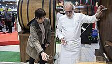 Spain's Eroski Promotes New DO Basque Cider