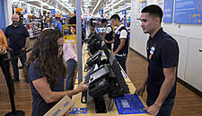 Walmart Deploys Shopping App To Simplify Returns For Holidays