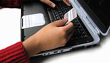 E-Commerce Set To Beat In-store Holiday Sales